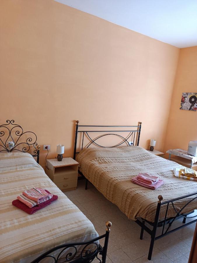 Casa Arcobaleno Hotel Amelia Bagian luar foto